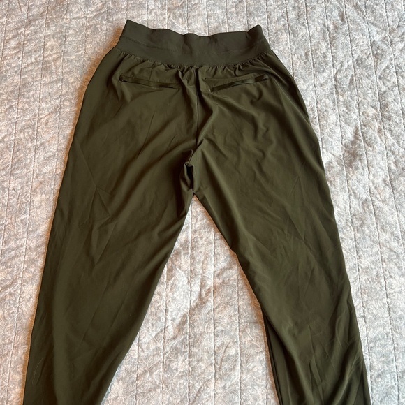 Athleta women’s woven pants size 10 - Picture 2 of 3